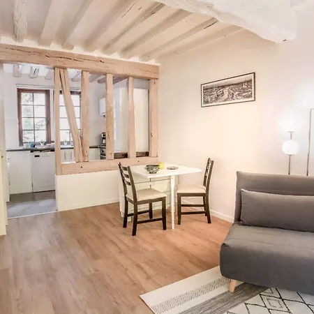 Gabriel Beau Proche De *