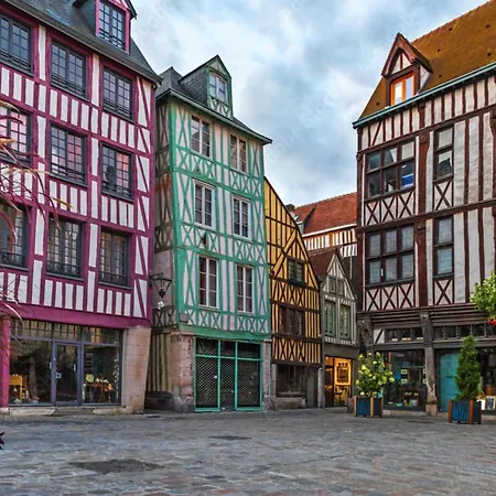 Gabriel Beau Proche De *